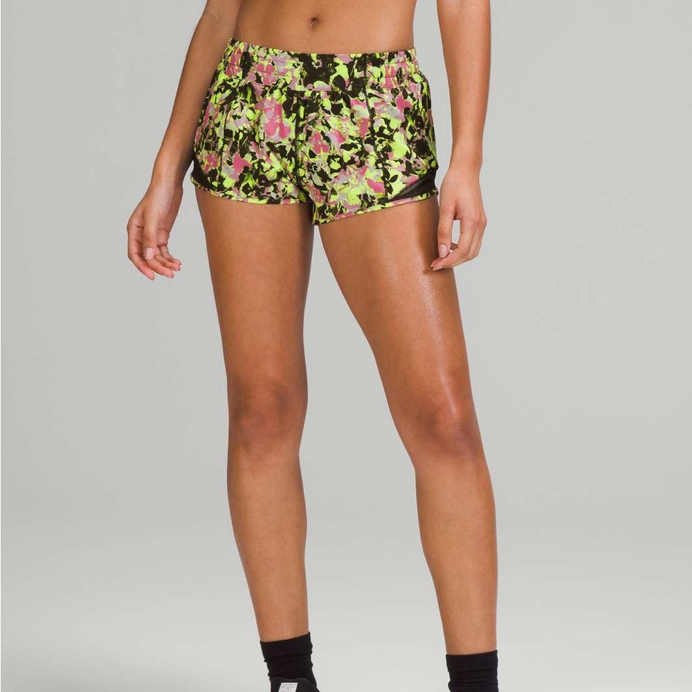Lululemon Inflected Highlight Yellow Multi/Black Hotty Hot Low-Rise Lined Short